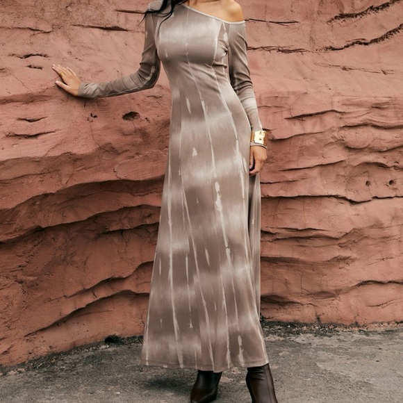 Beautiful on shoulder maxi dress never worn tags on - Picture 3 of 5